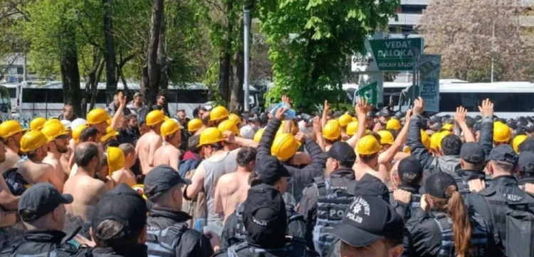 Ankara’da madencilere polis müdahalesi: Ablukaya alınan işçilere biber gazı sıkıldı